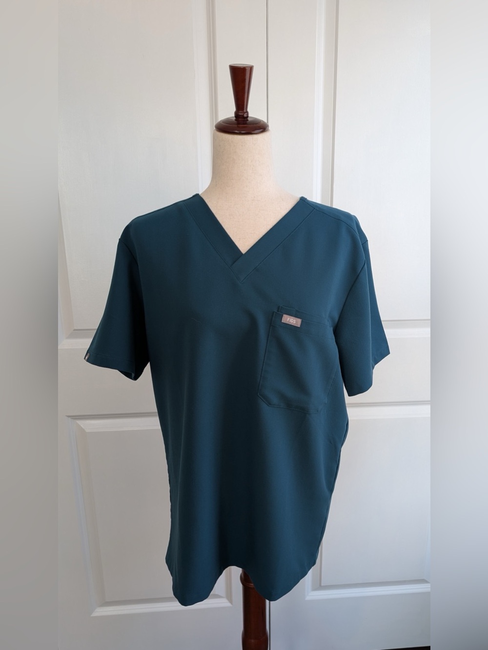Figs Men’s Leon Scrub Top Caribbean Blue Size Medium